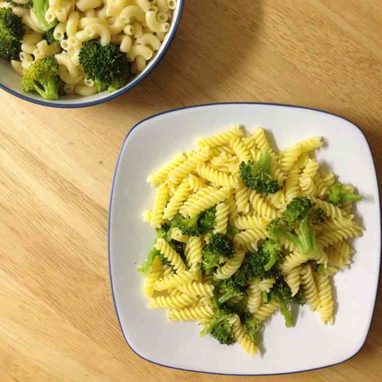 Macaroni & Broccoli 