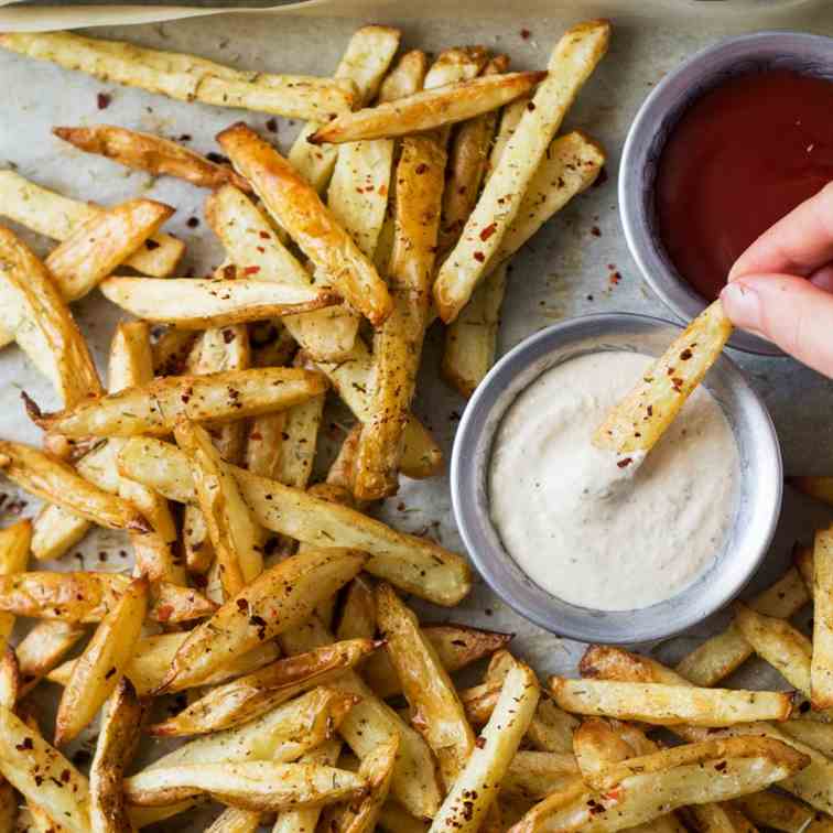 Rosemary fries with roasted garlic dip