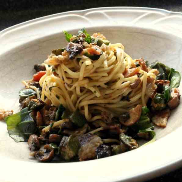 Linguine with okra, bacon and mushrooms