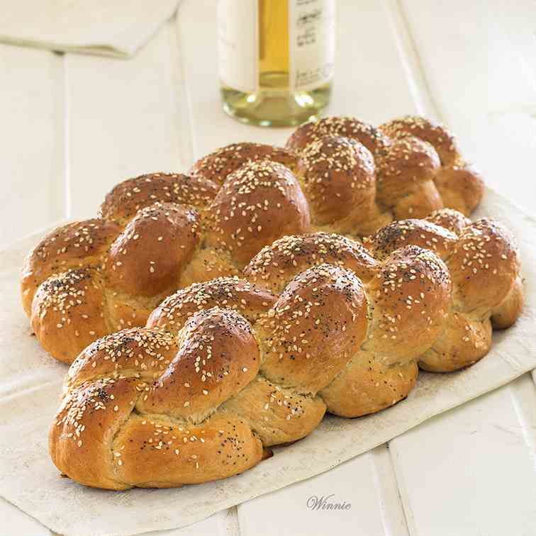 No-egg Challahs (Jewish bread)