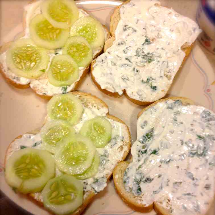 Cucumber Sandwiches w/ Mint Spread