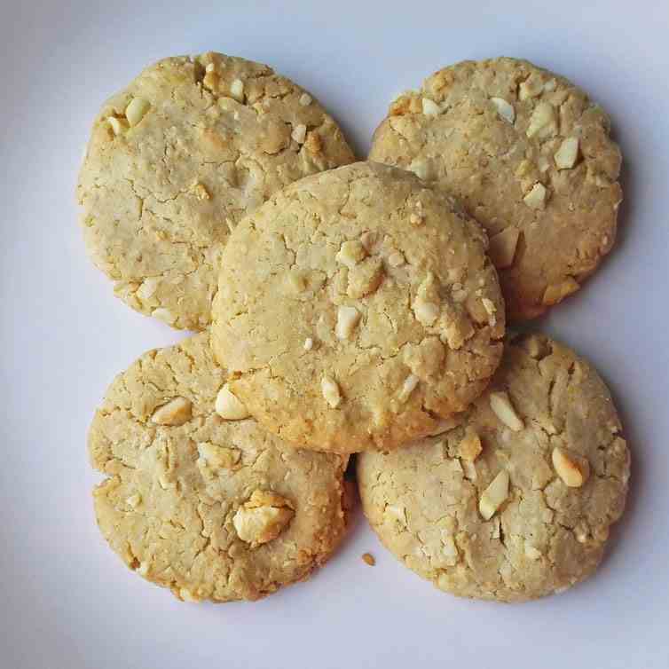 Crispy Honey Cookies With Nuts 