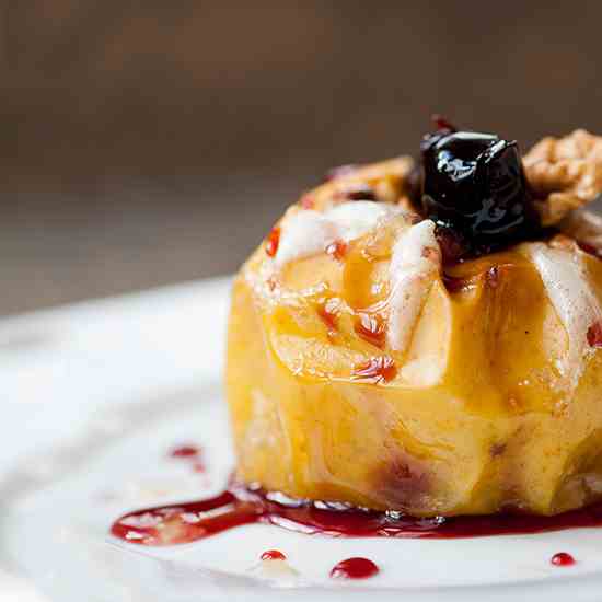 Baked apples with honey and walnuts