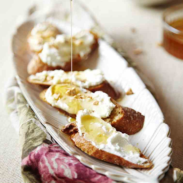 Mini Goats Cheese and Honey Toasts