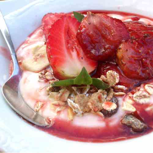 Piquant Strawberry & Peppercorn Ripple