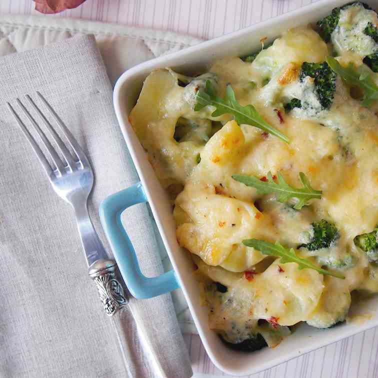 Potatoes and broccoli with cheese