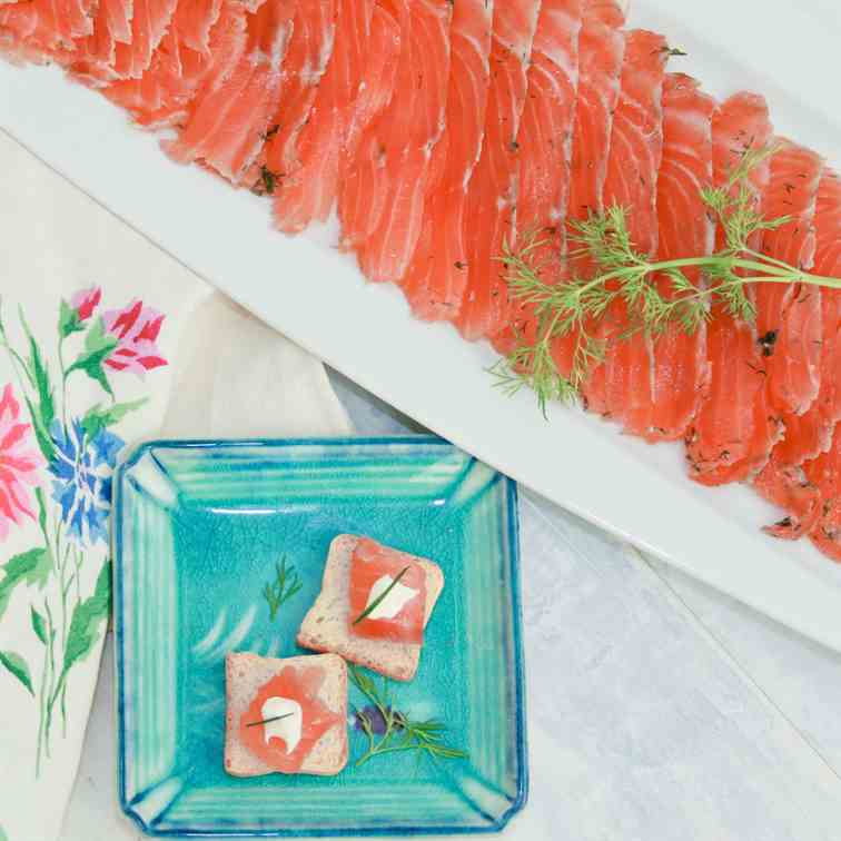 Gravlax: cured salmon made at home