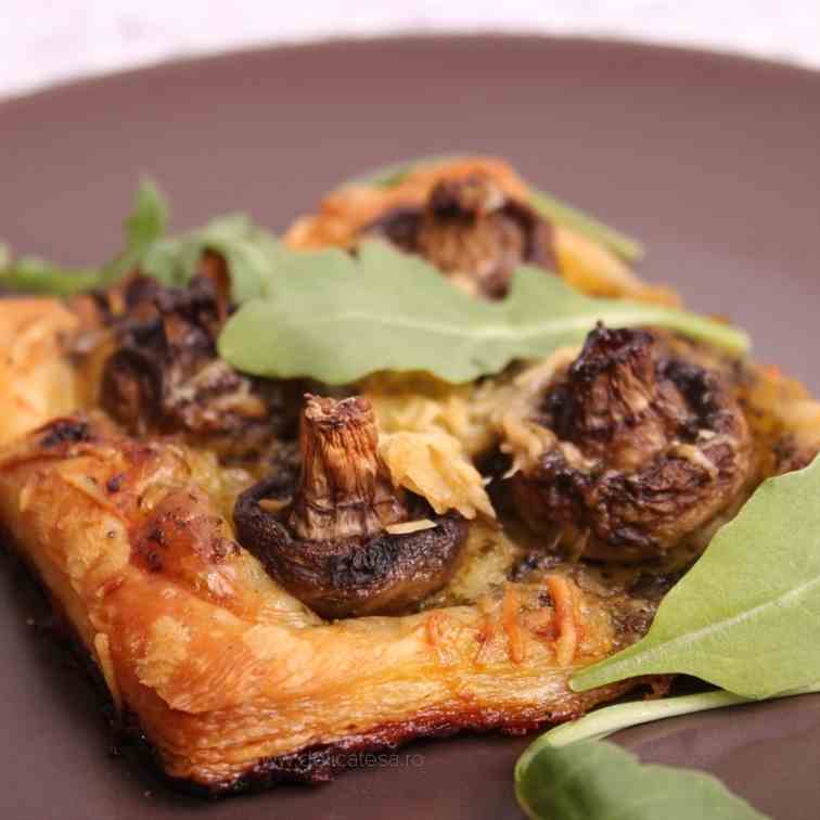 Tart with mushrooms and pesto