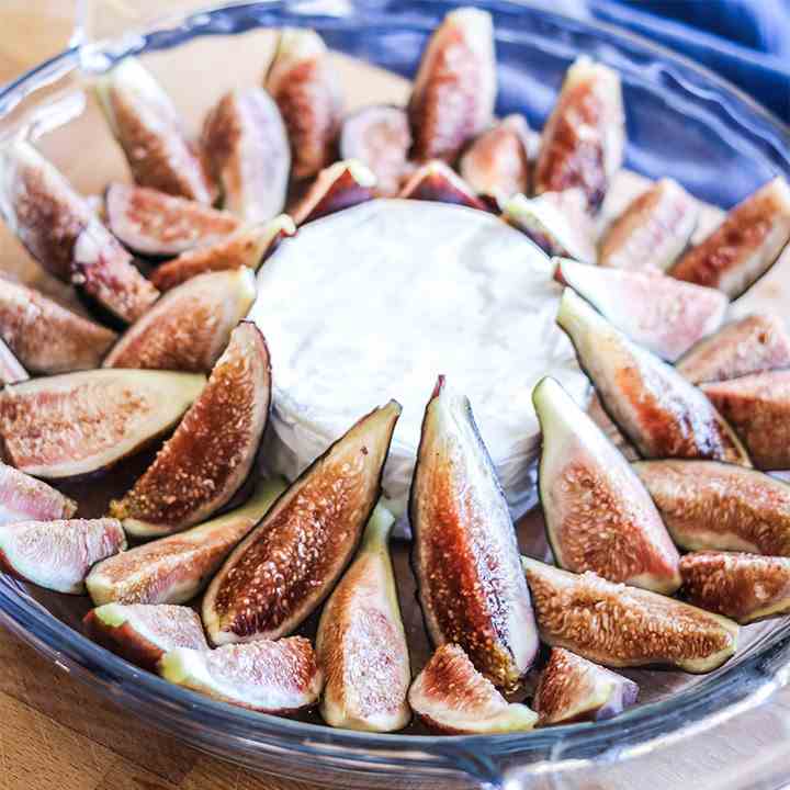 Baked Figs with Maple - Creamy Brie
