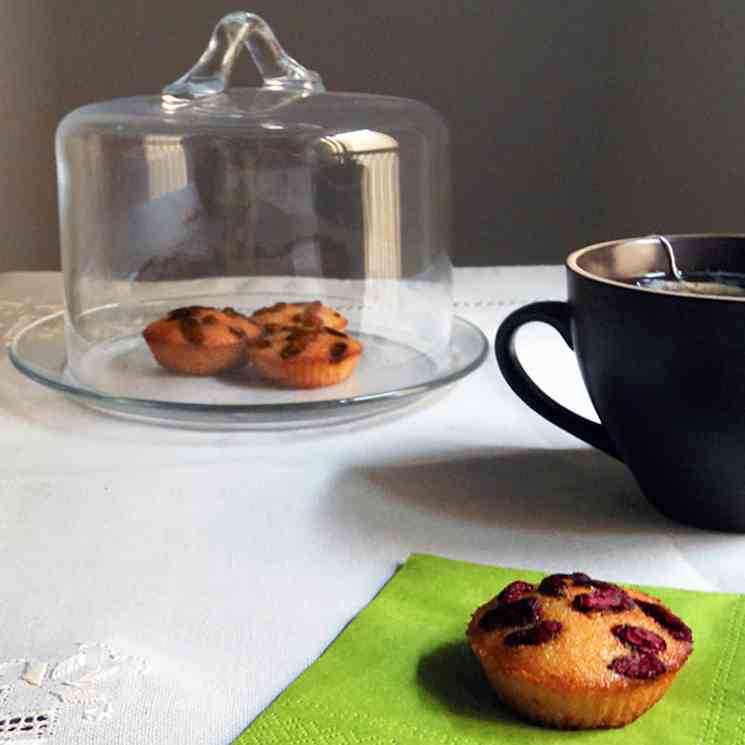 Muffins with goji berries 