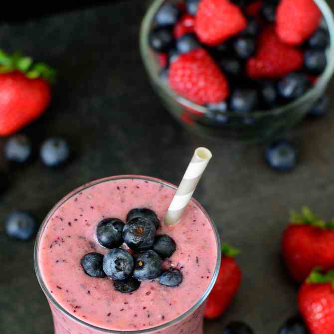 Post Workout Berry Superfood Smoothie