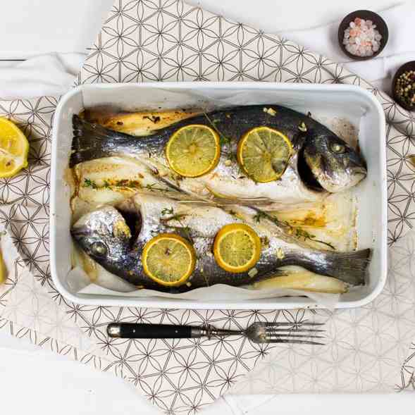 Baked sea bream with white wine
