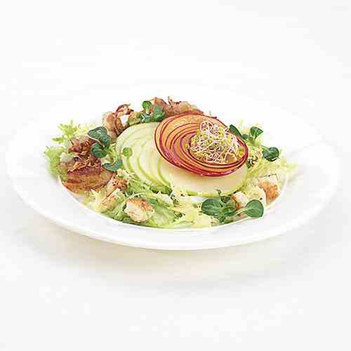 Crispy apples salad with plums and bacon