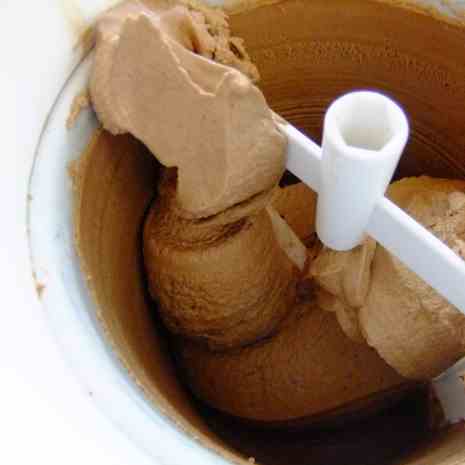 Low-sugar dark chocolate ice cream 