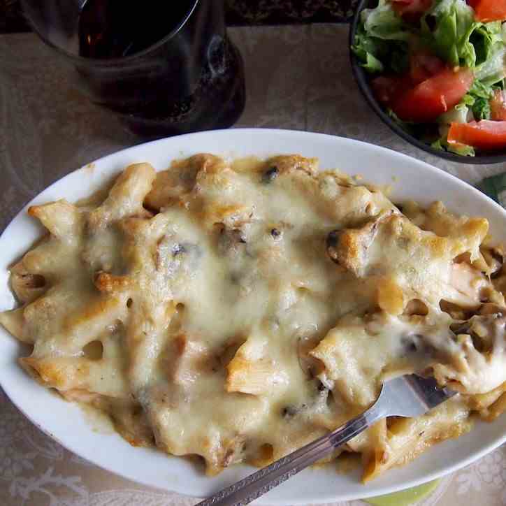 Baked penne with smoked chicken