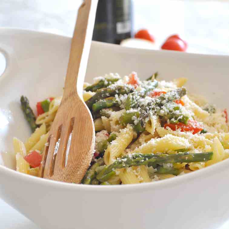 Penne with Asparagus and Fresh Tomatoes