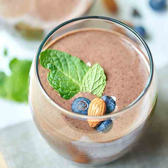 Chocolate Berry Green Smoothie