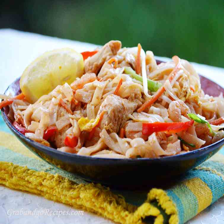 Chicken and Shrimp Pad Thai Recipe