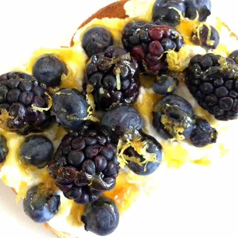 Breakfast Toast with Ricotta and Berries