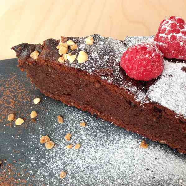 Almond and chocolate cake with raspberries