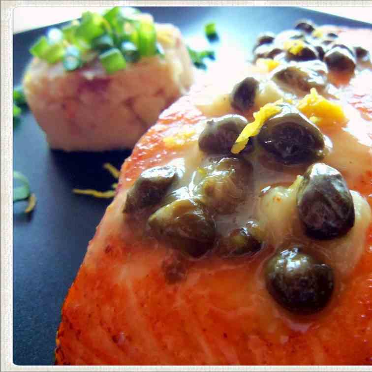 Seared salmon with lemon and capers sauce