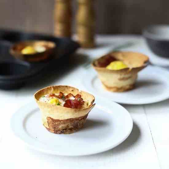 Bacon and egg breakfast tortilla cups