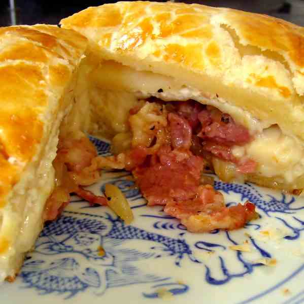 Stuffed Camembert in Puff Pastry