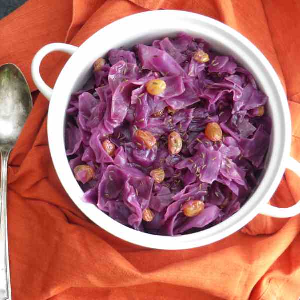tangy braised cabbage and raisins