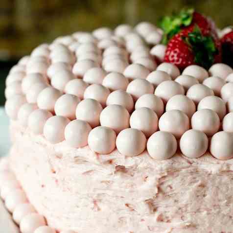 strawberry malted milkshake cake