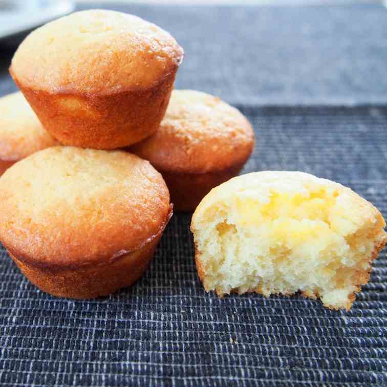 Mini lemon almond cupcakes