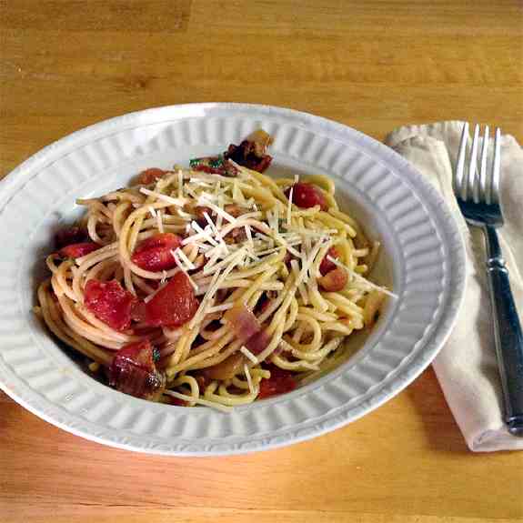Fat Spaghetti with Bacon & Tomatoes