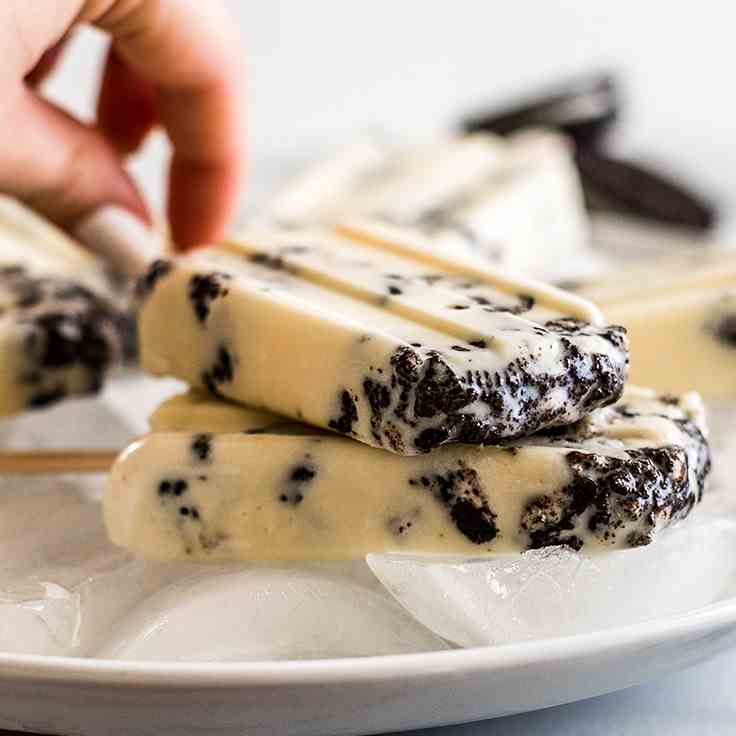 Two-Ingredient Cookies and Cream Popsicles