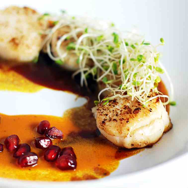 Seared Scallops with Pomegranate - Carrot