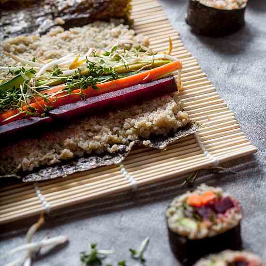 Green Spelt Sushi with beetroot