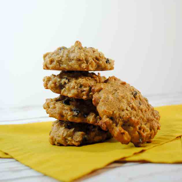Oatmeal Cookies with Currants and Pecans