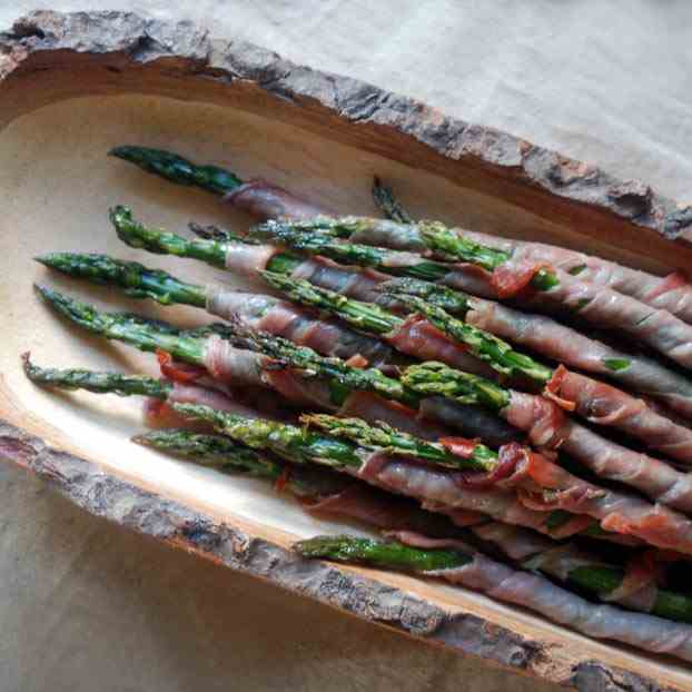 Asparagus wrapped with prosciutto