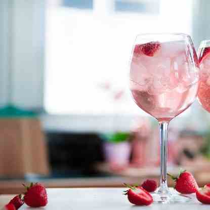 Pink Gin Prosecco Cocktail