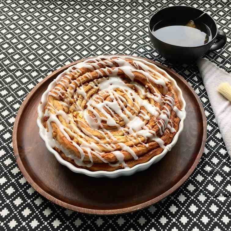 Apple cinnamon swirl pie