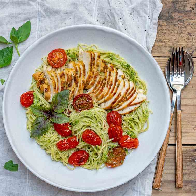 Easy Chicken Pesto Pasta With Tomatoes