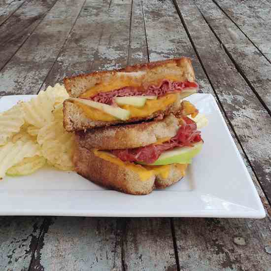Cheddar, Apple and Pastrami Grilled Cheese
