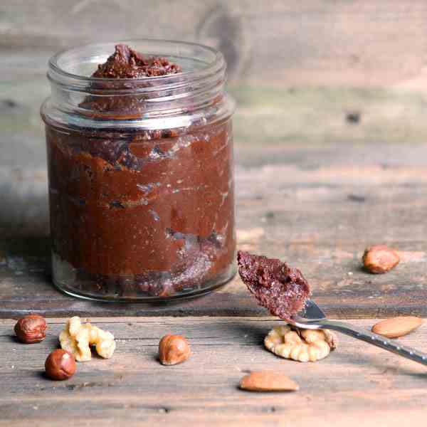 Chocolate nut spread