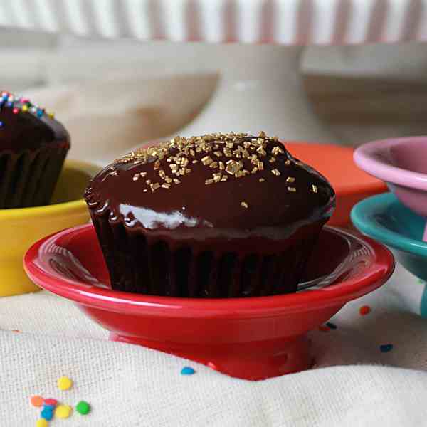 Easy chocolate ganache cupcakes