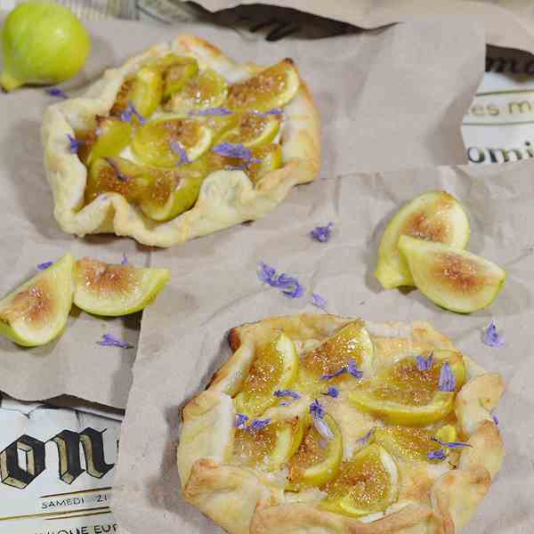 galette with figs and goat cheese