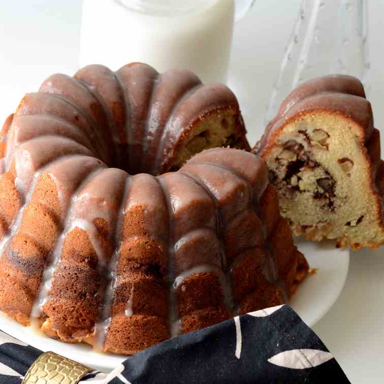 Apple and pecan cake with browned butter g