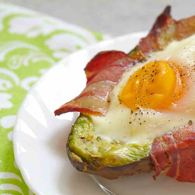 Avocado and egg with bacon