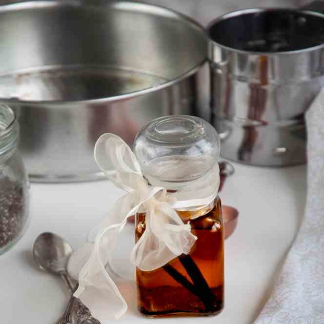 Gift Idea- Homemade Vanilla Extract