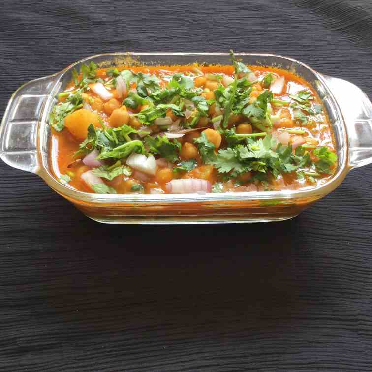 Kabuli Chana Masala-Chickpeas in spicy cur