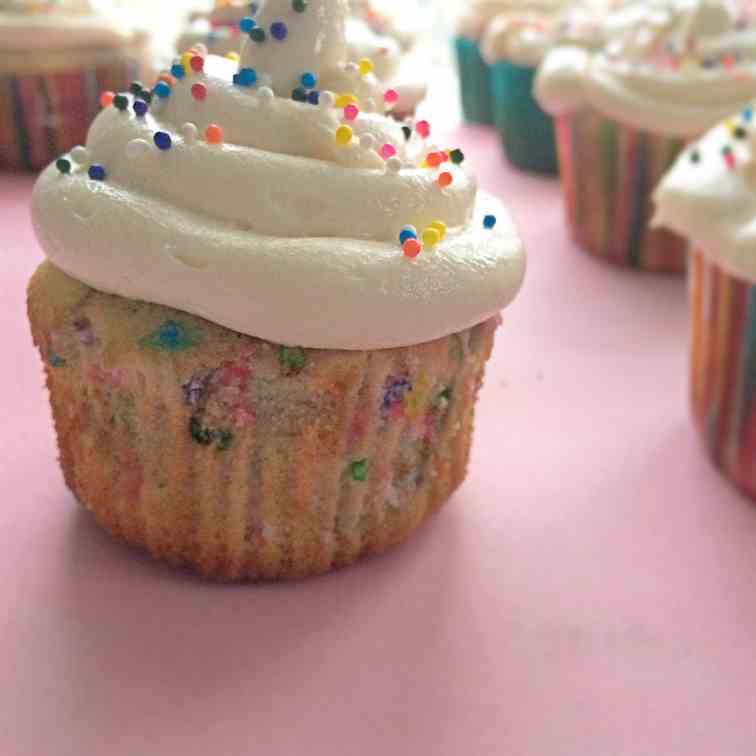 Homemade Funfetti Cupcakes 