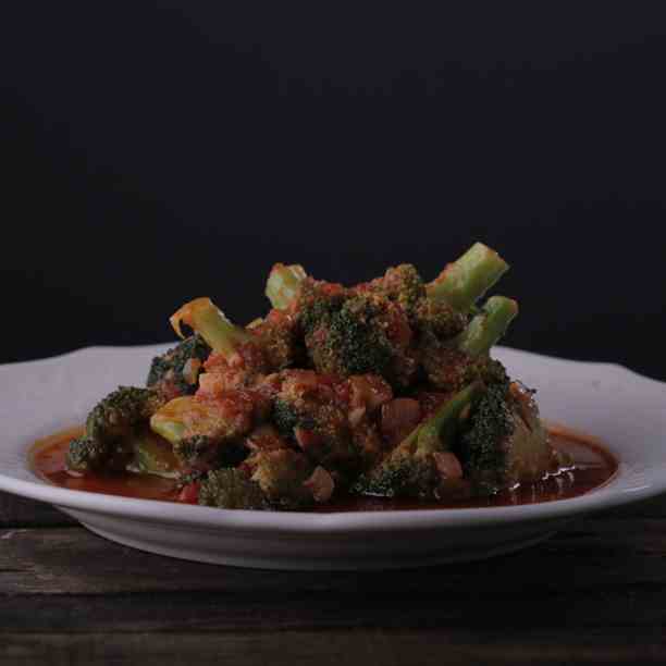 Broccoli Ragout With Hot Tomato Sauce