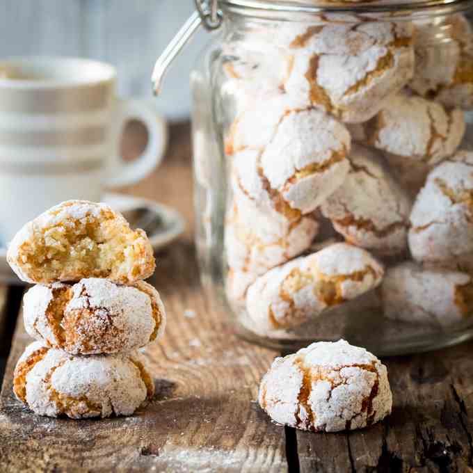 Chewy Amaretti Cookies